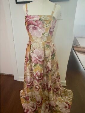 NWOT TAHARI SIZE 6 Floral Gown